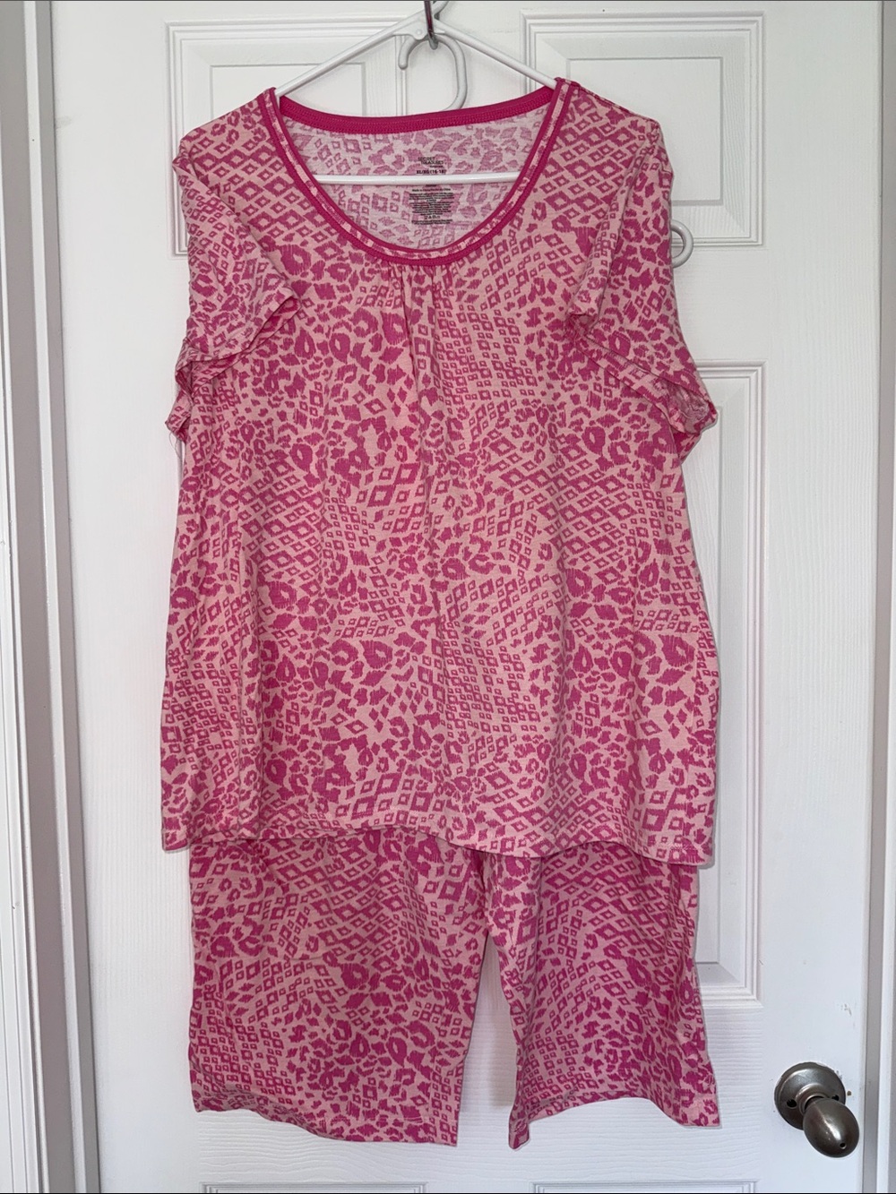 Secret Treasures women’s pink animal print pajama set